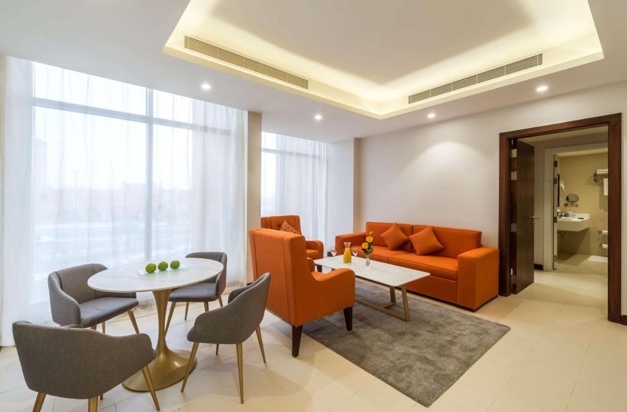 Best Western Plus Al Qurayyat City Center Exterior photo